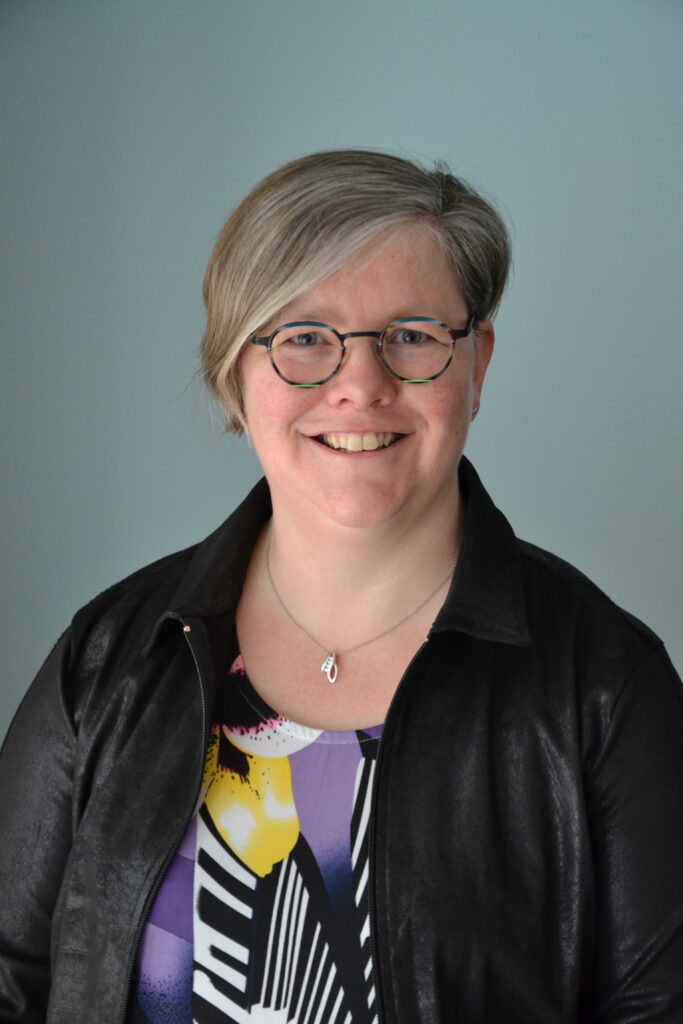 Contact. Marlou van Veen